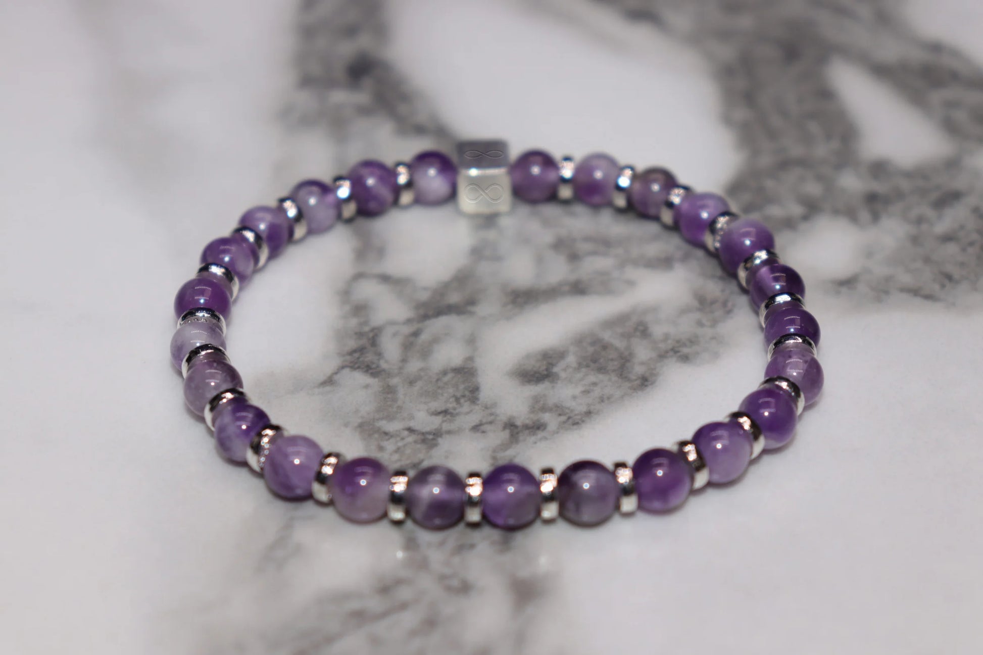 Amethyst bracelet lifestyle photo for meditation and spiritual practice, meaningful healing crystal gift jewelry with Japanese imperial dignity symbolism